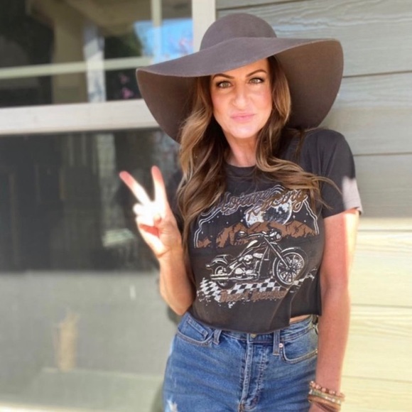 Sharing Is Caring 🌸 - Picture 4 of 5